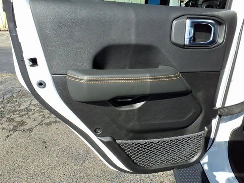 New 2025 Jeep Gladiator Sport image 12