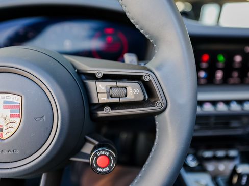 Certified 2025 Porsche 911 Carrera image 16