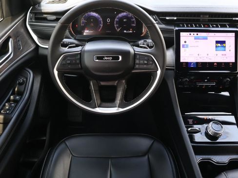 Used 2025 Jeep Grand Cherokee L Limited w/ Black Appearance Package AWD/4WD image 9