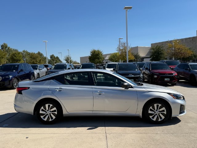 Used 2024 Nissan Altima 2.5 S FWD image 6