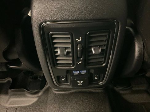 Used 2017 Jeep Grand Cherokee Limited AWD/4WD image 37