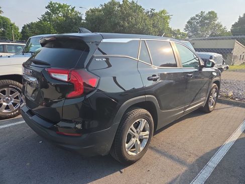 Used 2024 GMC Terrain SLE FWD image 4