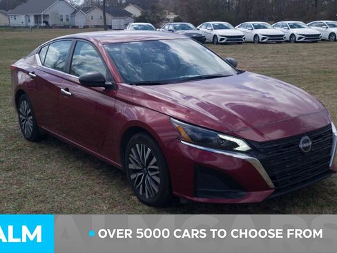 Used 2025 Nissan Altima 2.5 SV image 2