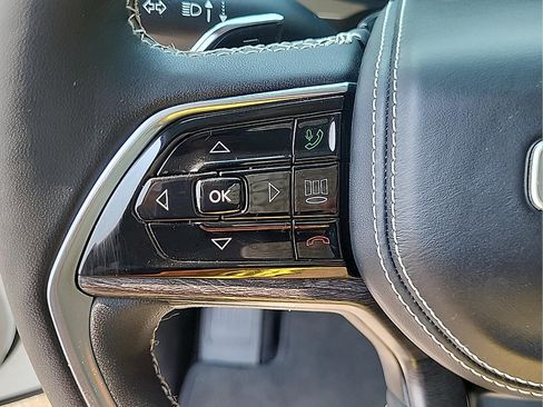 Used 2023 Jeep Grand Cherokee Overland AWD/4WD image 18