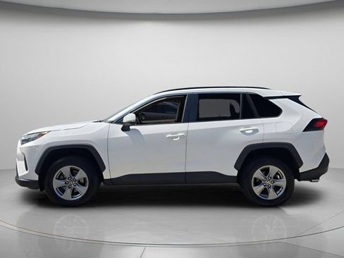Used 2022 Toyota RAV4 XLE FWD image 3