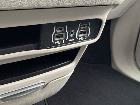 Used 2024 Chrysler Pacifica Touring-L FWD image 22