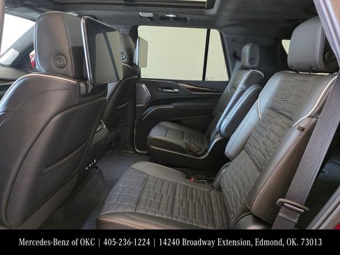 Used 2024 Cadillac Escalade Sport Platinum w/ LPO, ONYX Package image 18