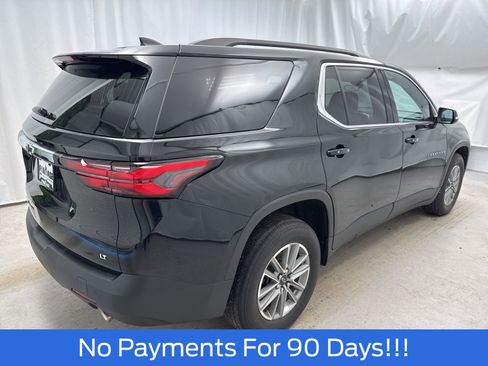 Used 2022 Chevrolet Traverse LT image 3