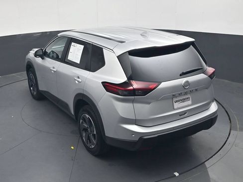 Used 2025 Nissan Rogue SV FWD image 27