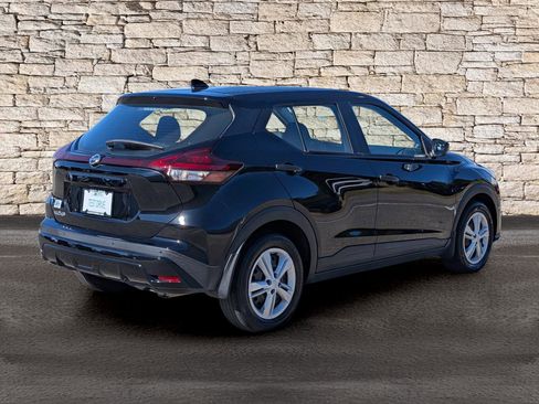 Used 2021 Nissan Kicks S image 5