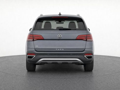 Used 2024 Volkswagen Taos SE FWD image 3