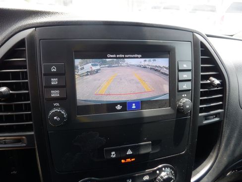 Used 2023 Mercedes-Benz Metris image 17