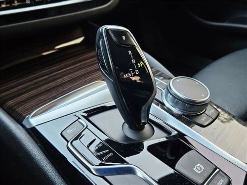 Used 2018 BMW 530i RWD image 11