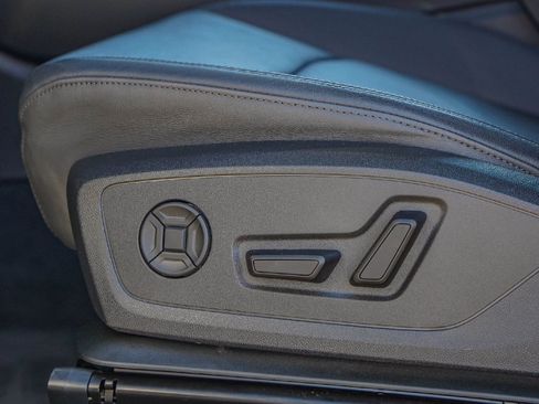 Certified 2025 Audi Q3 2.0T Premium Plus w/ Premium Plus Package image 23