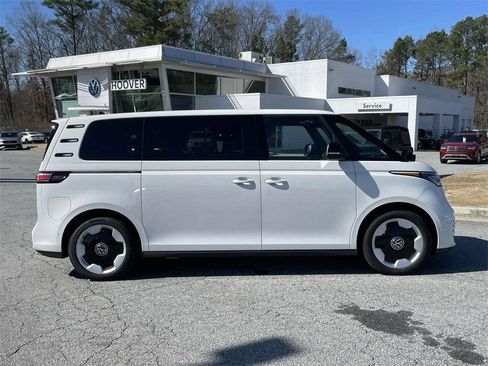 New 2025 Volkswagen ID. Buzz Pro S RWD image 2