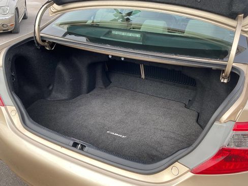 Used 2012 Toyota Camry LE image 29