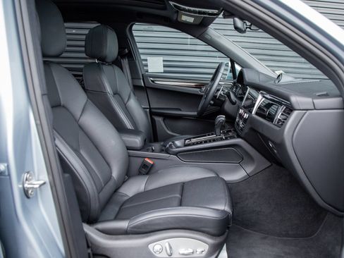 Certified 2026 Porsche Macan AWD/4WD image 25