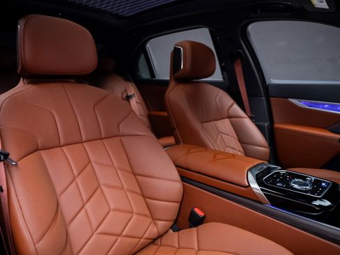 Used 2023 BMW i7 xDrive60 image 62