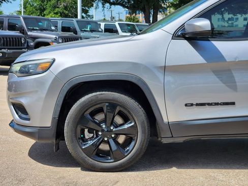 Certified 2021 Jeep Cherokee Latitude Plus FWD image 9