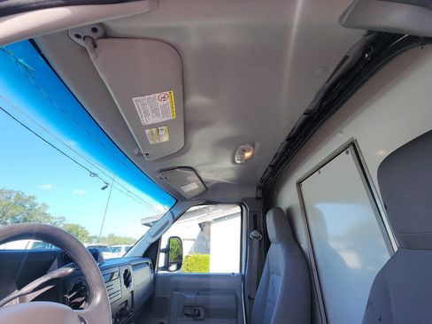 Used 2015 Ford E-350 and Econoline 350 Super Duty image 22