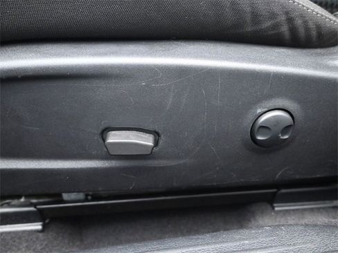 Used 2023 Dodge Challenger SXT image 7