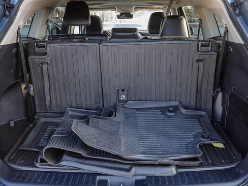 Used 2021 Toyota Highlander XLE AWD/4WD image 31
