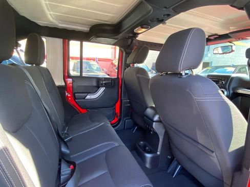 Used 2015 Jeep Wrangler Unlimited Sahara w/ Connectivity Group AWD/4WD image 15
