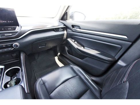 Used 2024 Nissan Altima 2.5 SR w/ SR Premium Package image 12