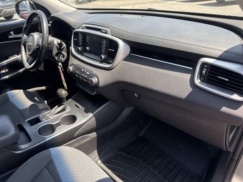 Used 2017 Kia Sorento FWD w/ LX Convenience Package image 27