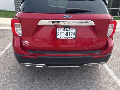 Used 2021 Ford Explorer XLT w/ Equipment Group 202A image 2