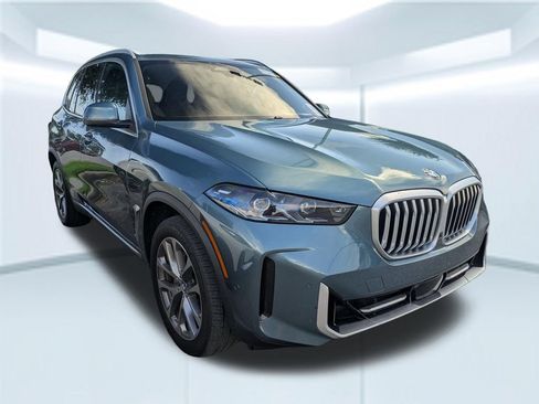 Used 2025 BMW X5 xDrive40i w/ Premium Package AWD/4WD image 3