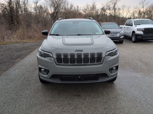 Used 2022 Jeep Cherokee Latitude w/ Sun & Sound Group image 2