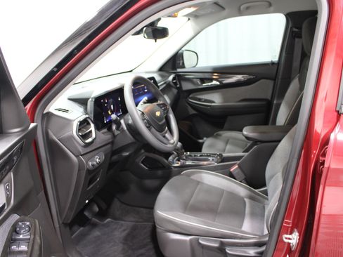 Used 2025 Chevrolet TrailBlazer LS w/ LS Confidence Package FWD image 3