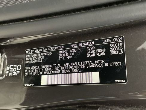 Used 2022 Volvo XC60 T8 Inscription w/ Advanced Package image 38