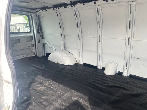Used 2014 Chevrolet Express 3500 Extended RWD image 22