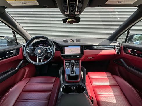 Certified 2023 Porsche Cayenne image 6