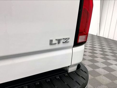 Used 2025 Chevrolet Silverado 2500 LTZ w/ LTZ Convenience Package image 9