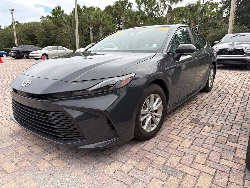 Used 2025 Toyota Camry LE w/ Convenience Package FWD image 5