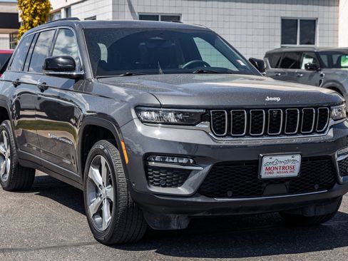 Used 2025 Jeep Grand Cherokee Limited w/ Luxury Tech Group II AWD/4WD image 3