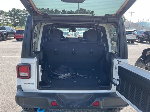 Used 2024 Jeep Wrangler Unlimited w/ Convenience Group AWD/4WD image 21