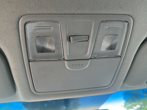 Used 2014 Hyundai Elantra SE FWD image 34