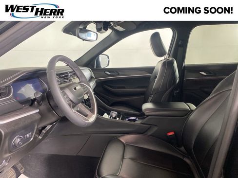 Used 2024 Jeep Grand Cherokee Limited image 14