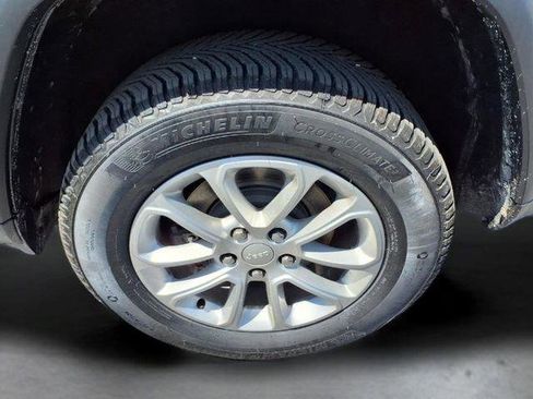 Used 2022 Jeep Grand Cherokee Laredo E AWD/4WD image 8