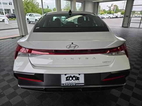 New 2026 Hyundai Elantra Limited FWD image 4