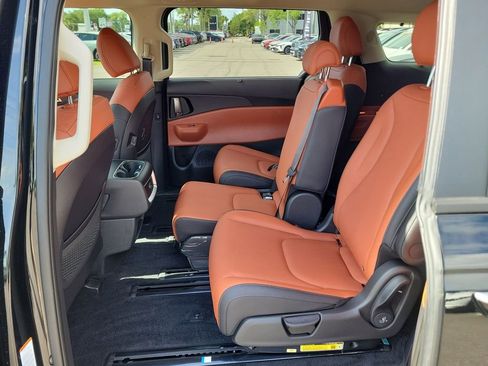 New 2026 Kia Carnival EX FWD image 15