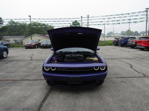 Used 2019 Dodge Challenger SXT RWD image 19