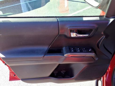 Used 2020 Toyota Tacoma TRD Sport image 13