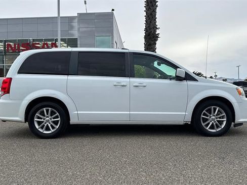 Used 2019 Dodge Grand Caravan SXT image 3