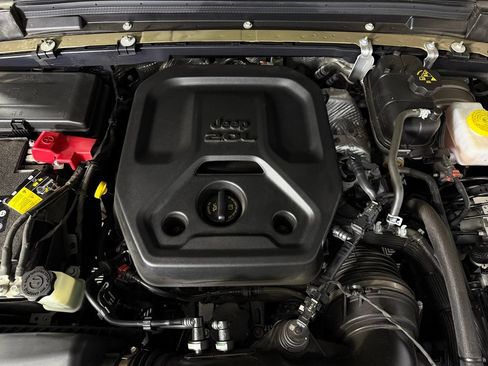 Used 2026 Jeep Wrangler Unlimited Sahara AWD/4WD image 23