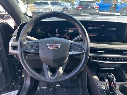 Used 2024 Cadillac XT4 Premium Luxury image 2